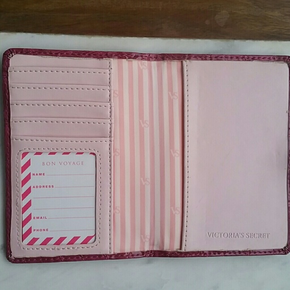 Sold Ⓜ Victoria's Secret Passport holder - Picture 2 of 4
